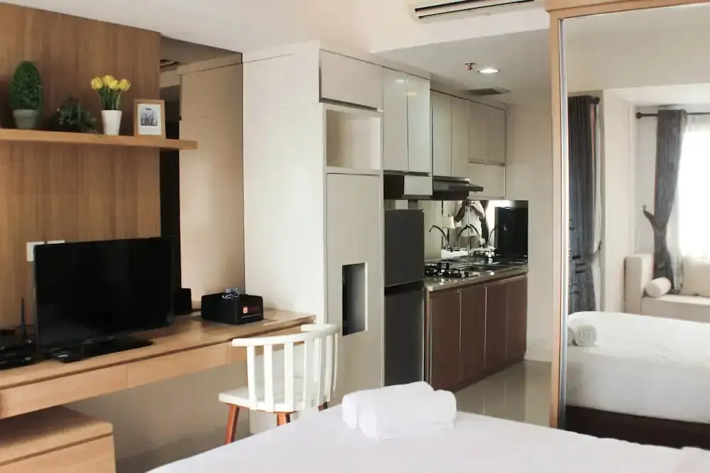 Чикаранг: Comfort Studio At Oasis Cikarang Apartment