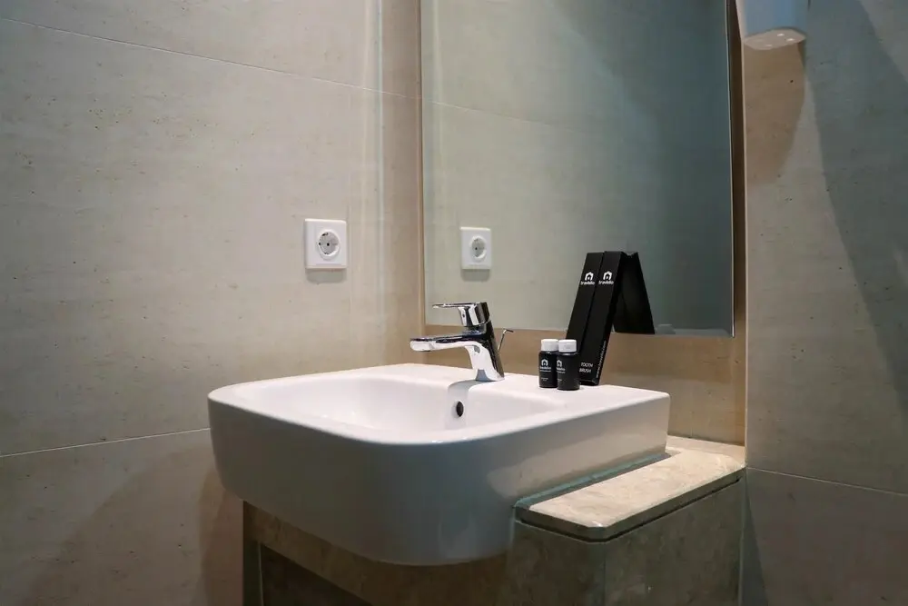 Джакарта: Nice And Stylist Studio At Gold Coast Apartment