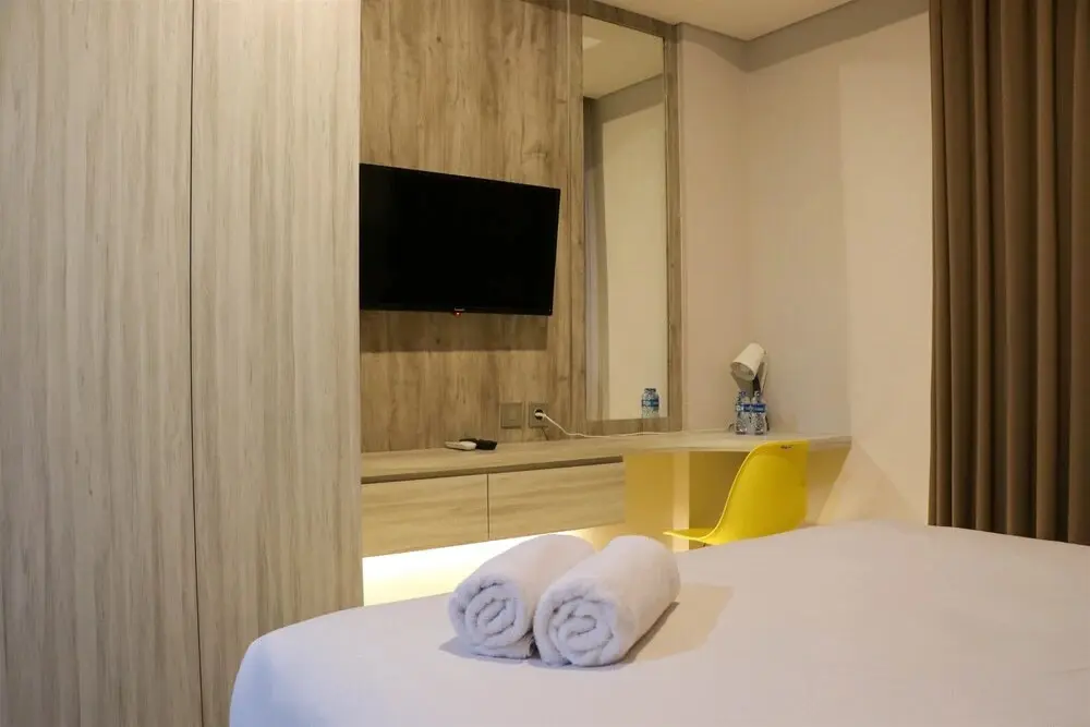 Джакарта: Nice And Stylist Studio At Gold Coast Apartment
