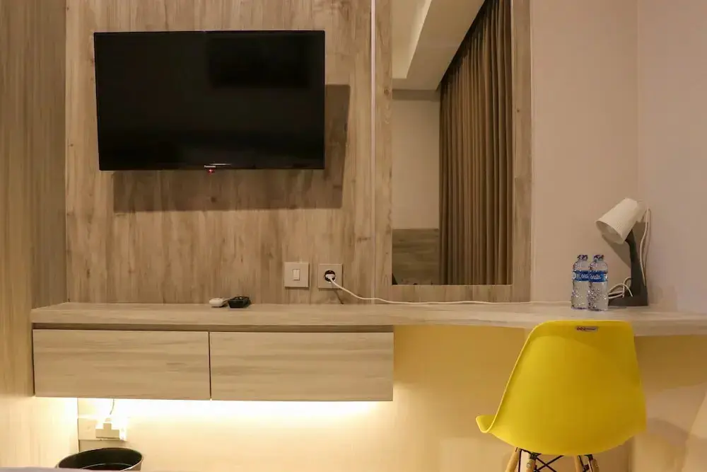 Джакарта: Nice And Stylist Studio At Gold Coast Apartment