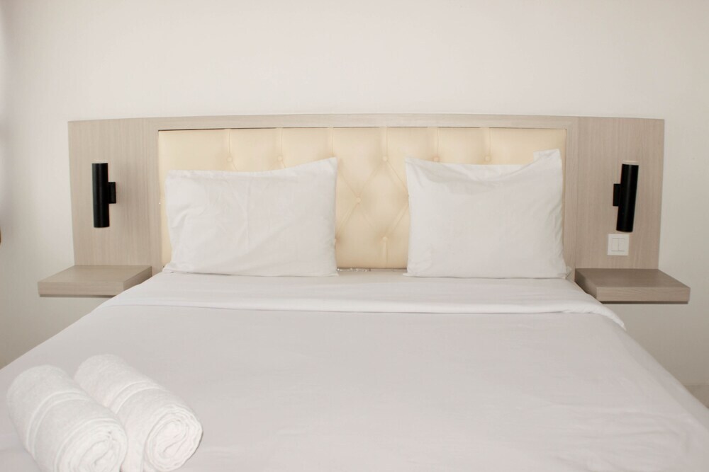 Чикаранг: Homey And Cozy Studio Apartment At Elvis Tower