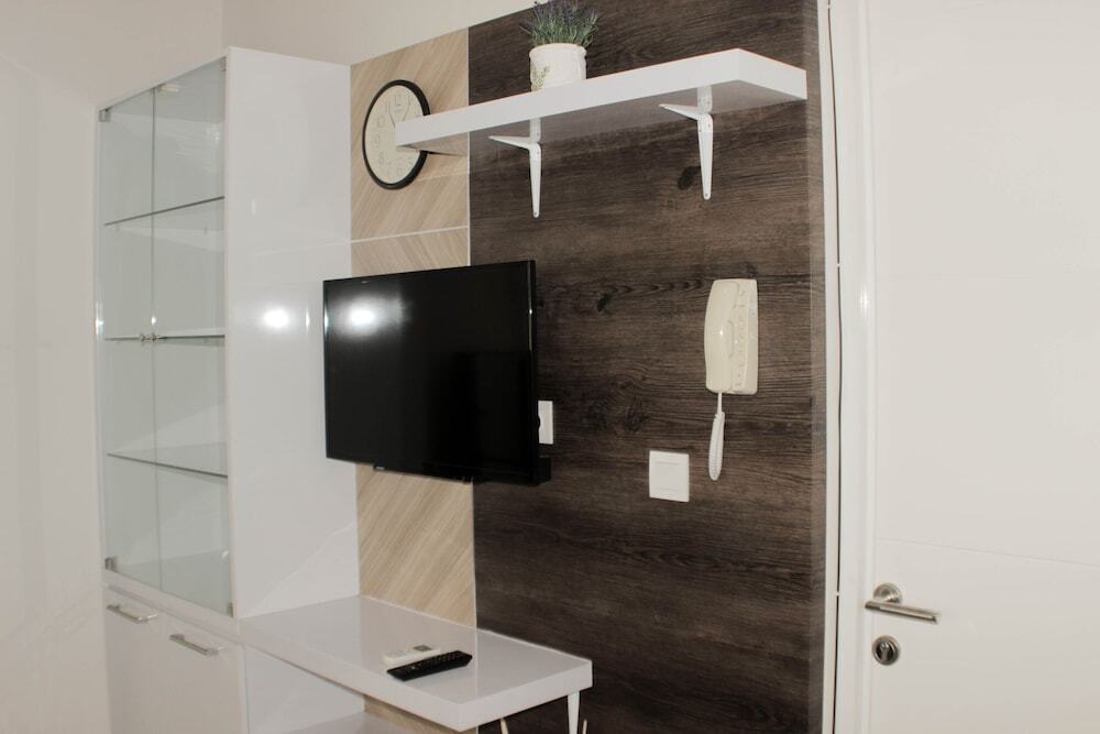 Бекаси: Comfy And Spacious 2Br At Springlake Summarecon Apartment Bekasi