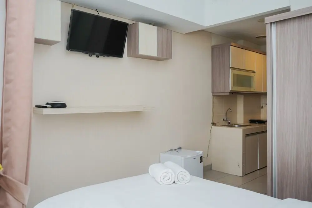 Legok: Cozy Living Studio At Saveria Apartment