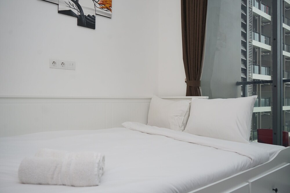 Legok: Lavish And Comfortable Studio At Sky House Bsd Apartment