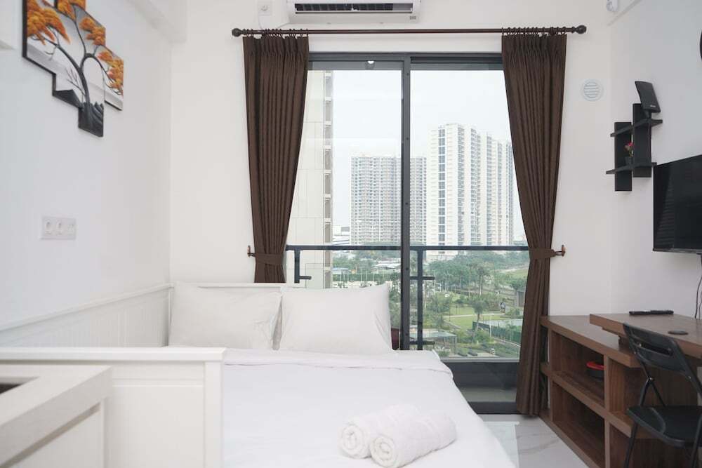 Legok: Lavish And Comfortable Studio At Sky House Bsd Apartment
