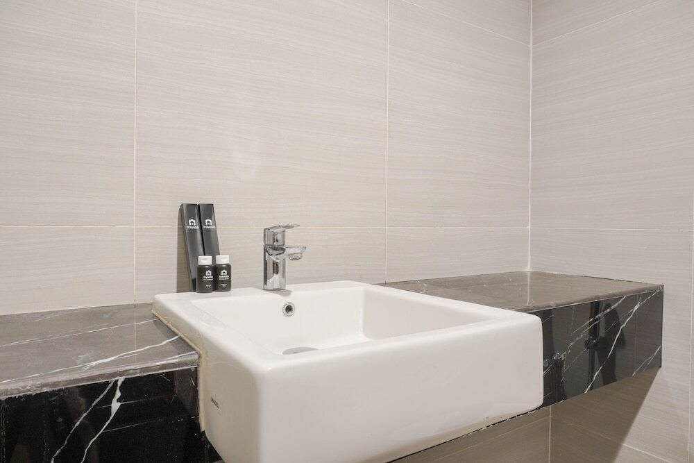 Джакарта: Cozy Stay And Spacious Studio At West Vista Apartment