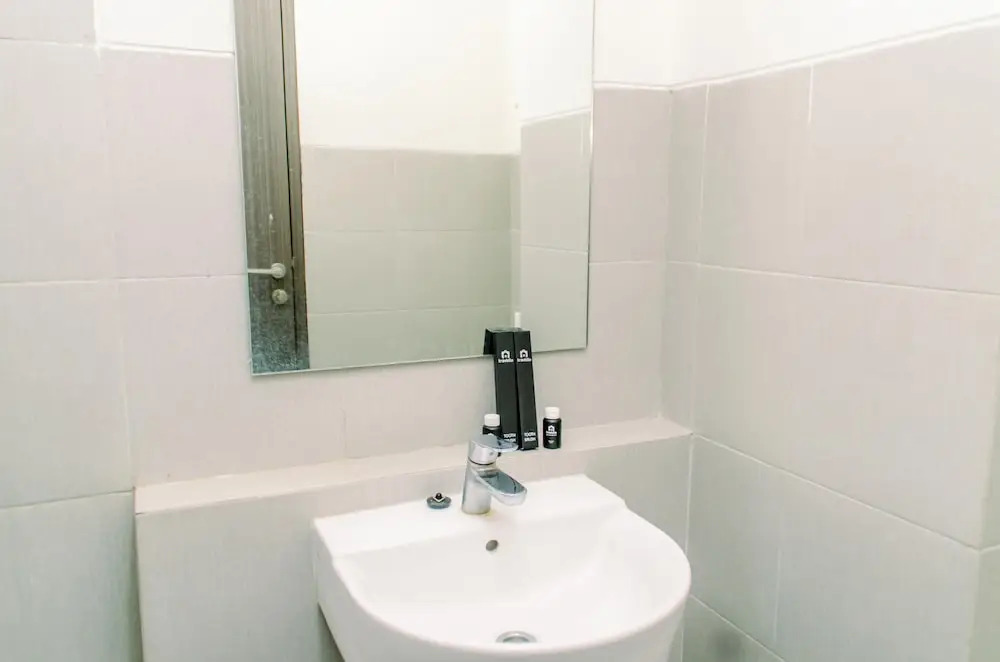 Южный Тангеранг: Minimalist And Comfy Studio At Bintaro Icon Apartment