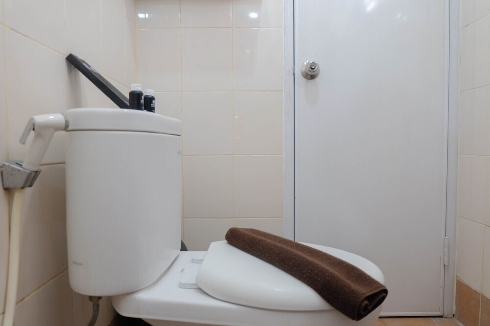 Джакарта: Cozy And Best Deal 2Br Bassura City Apartment