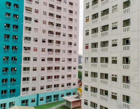 Modern Look 2Br Green Pramuka City Apartment Near Mall — фото 1