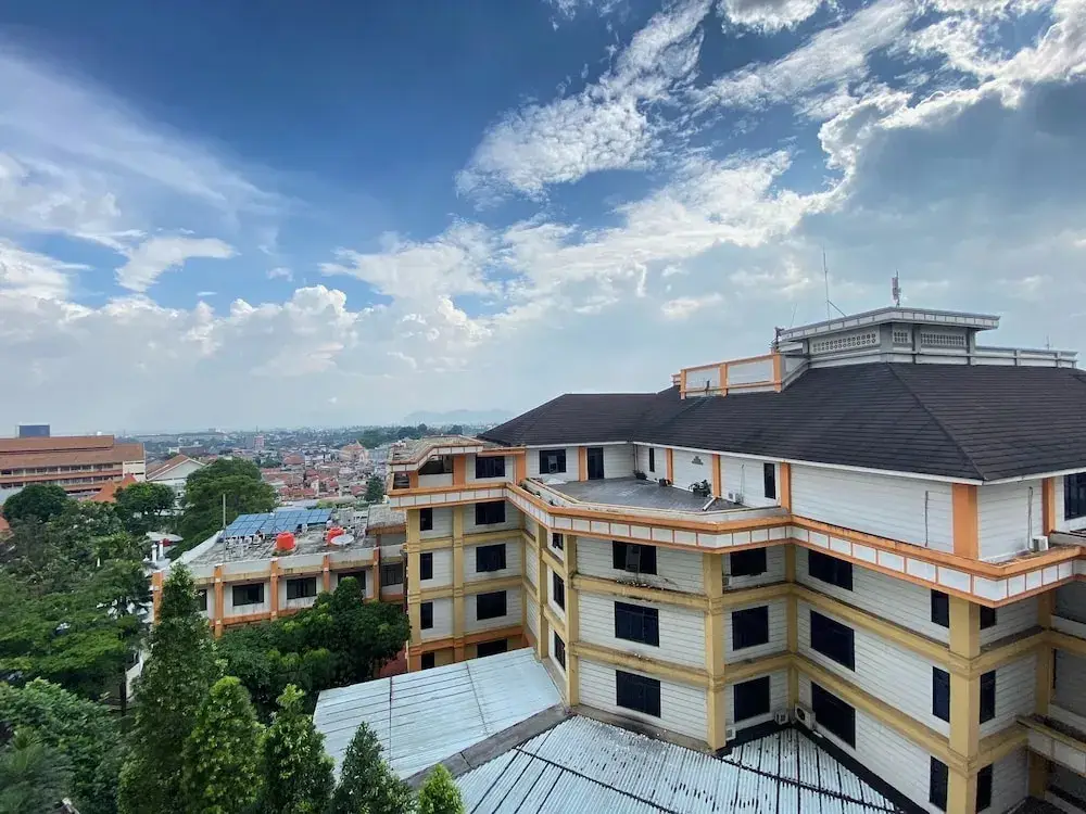 Бандунг: Private Spacious Executive Studio Room At Majesty Apartment Bandung