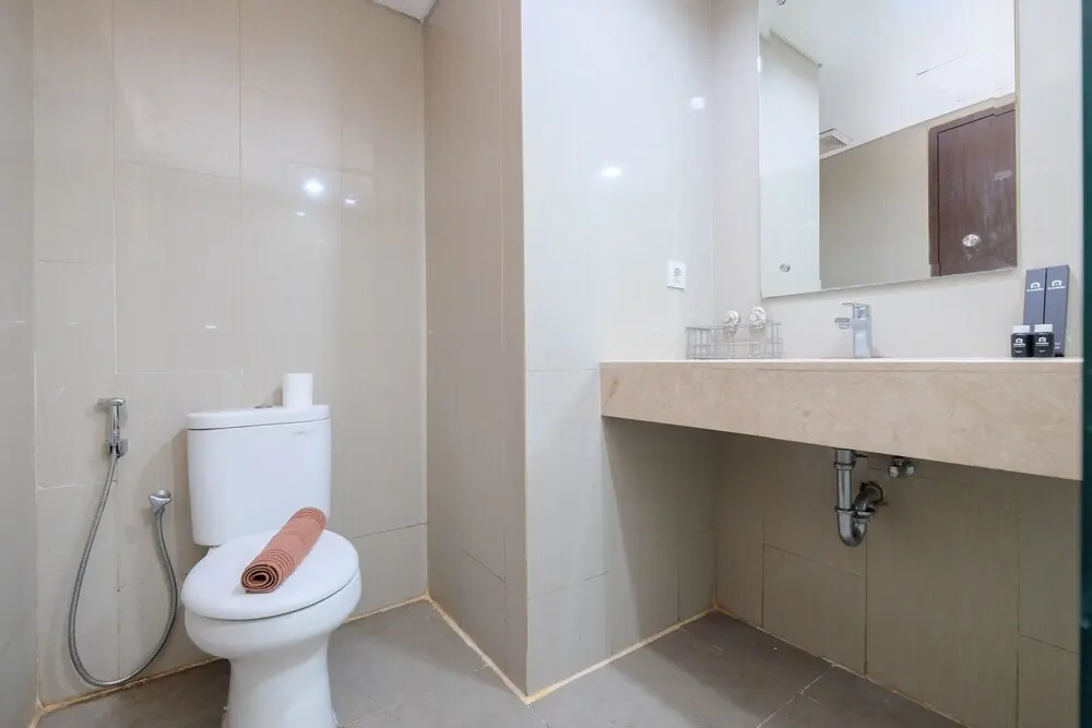 Джакарта: Strategic Location With New Furnished At Studio H Residence Apartment