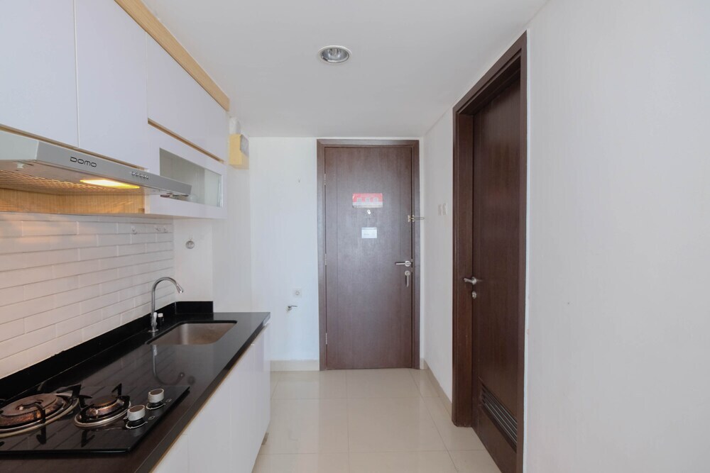 Джакарта: Strategic Location With New Furnished At Studio H Residence Apartment