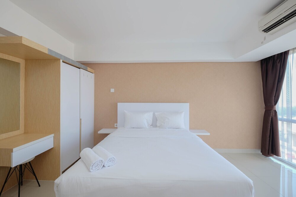 Джакарта: Strategic Location With New Furnished At Studio H Residence Apartment