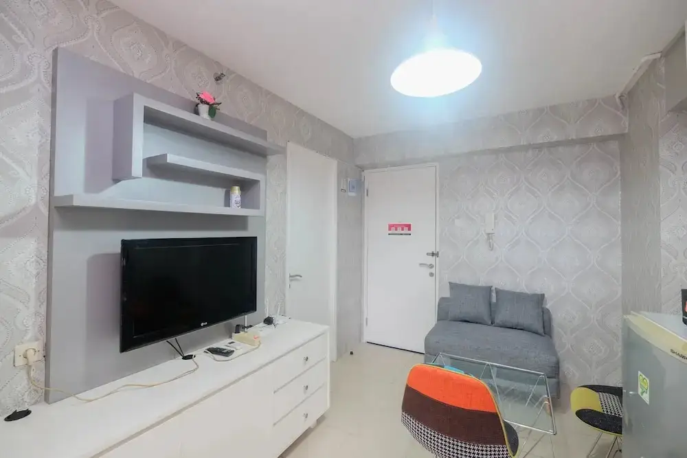 Strategic And Restful 2Br At Bassura City Apartment — фото 1