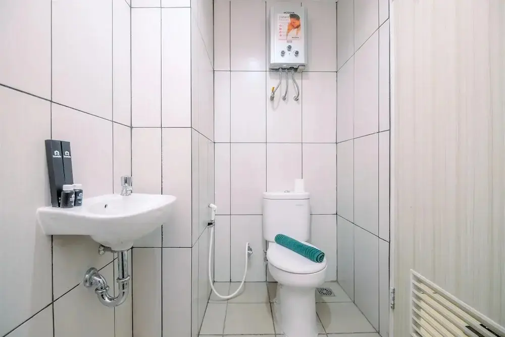 Бекаси: Cozy High Floor Studio At Grand Kamala Lagoon Apartment