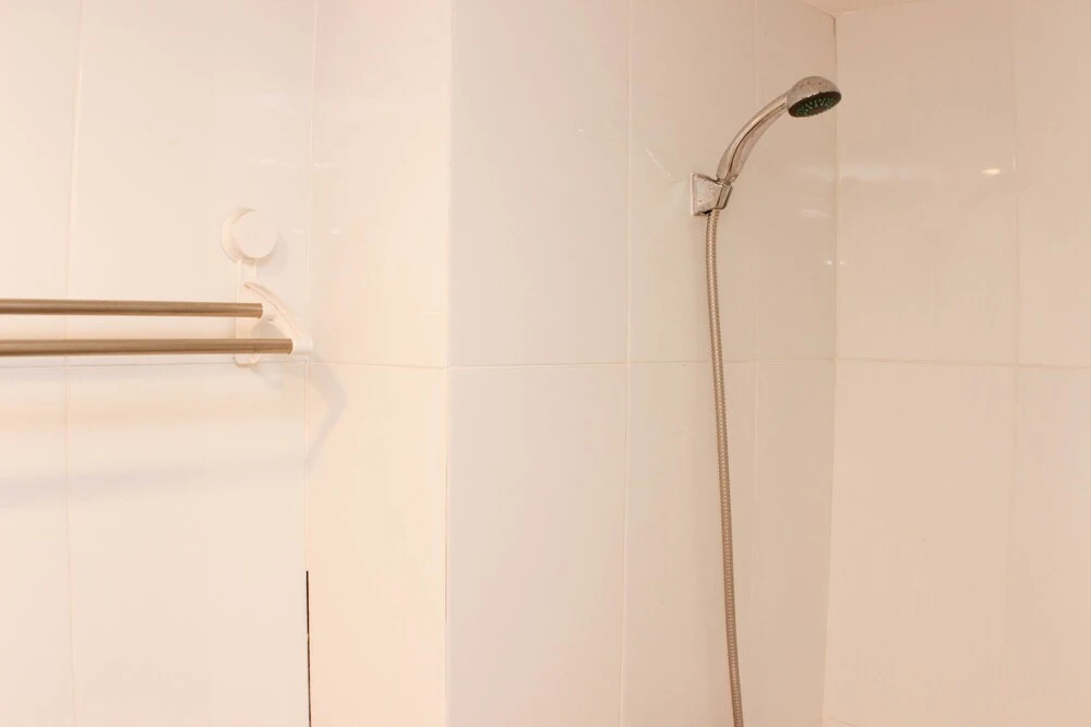 Караванг: Nice And Cozy Studio At Tamansari Mahogany Karawang Apartment