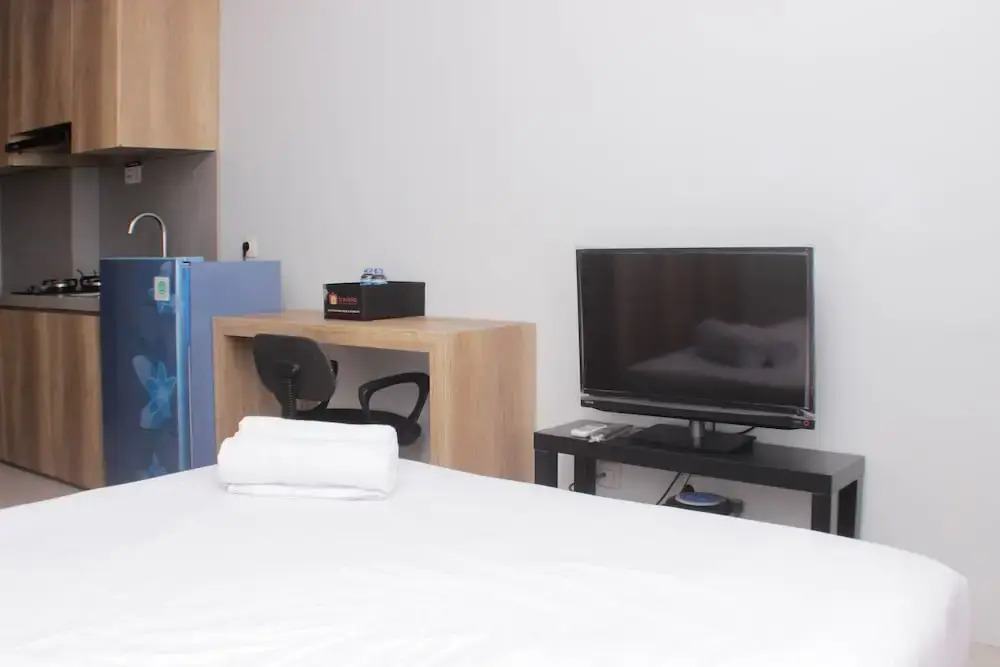 Караванг: Nice And Cozy Studio At Tamansari Mahogany Karawang Apartment