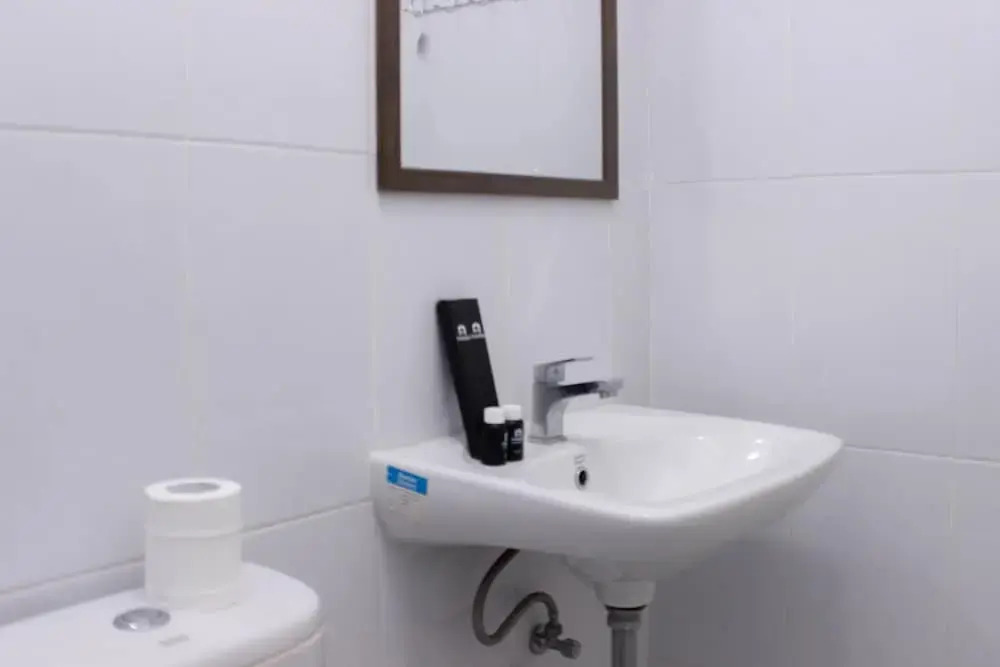 Бекаси: Great Location Studio Room At Patraland Urbano Apartment