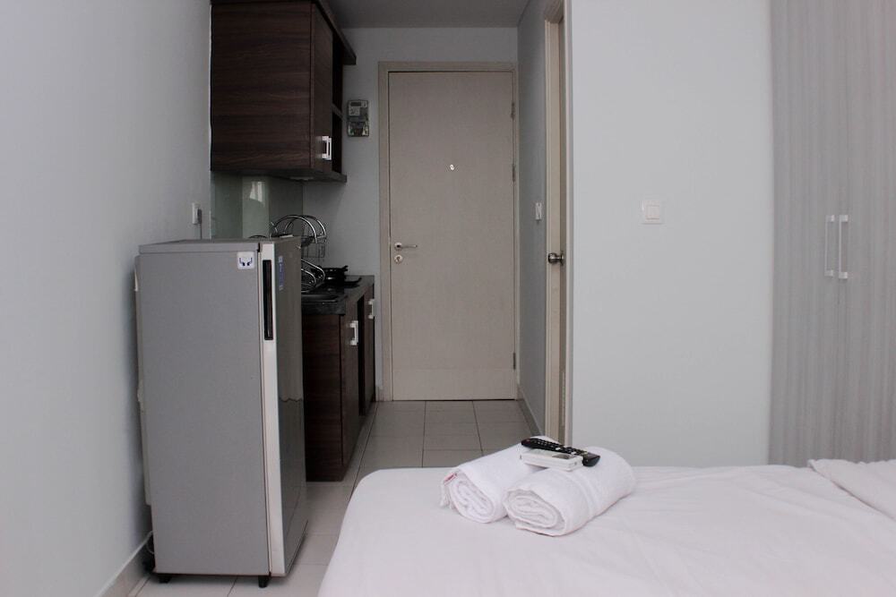 Бекаси: Great Location Studio Room At Patraland Urbano Apartment