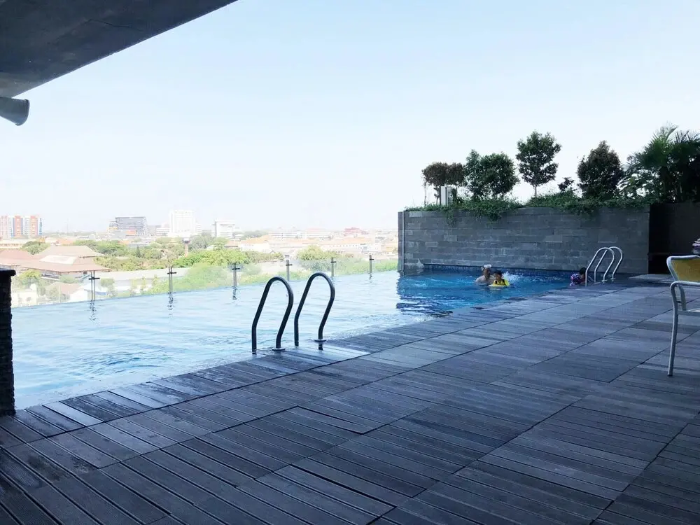Сурабая: Cozy Studio With City View At Tamansari Papilio Apartment