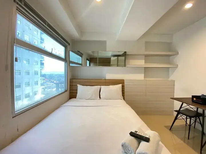 Бандунг: Artsy Private Studio Room At Grand Asia Afrika Bandung Apartment