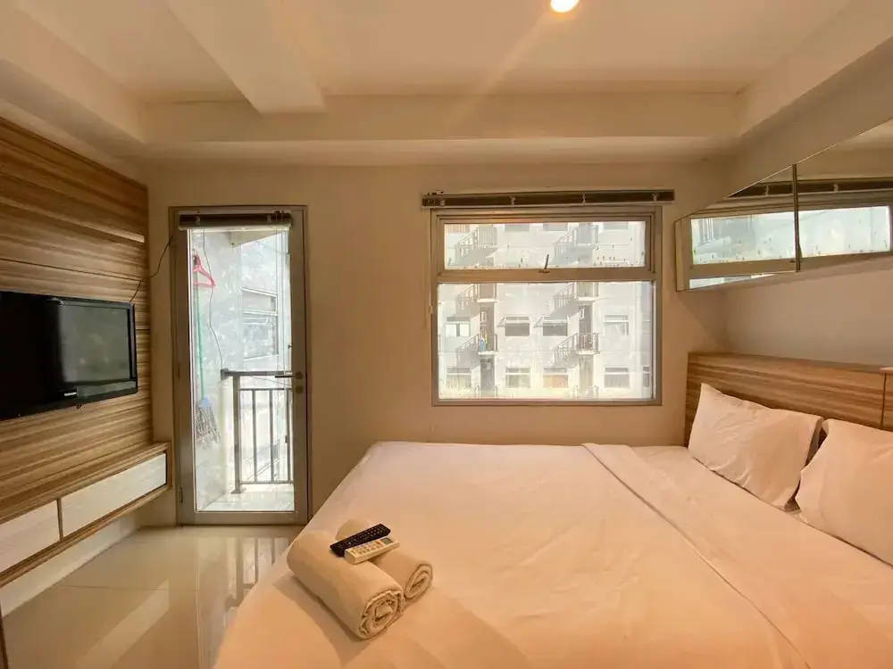 Бандунг: Artsy Private Studio Room At Grand Asia Afrika Bandung Apartment