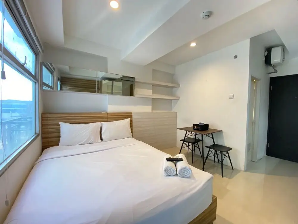 Бандунг: Artsy Private Studio Room At Grand Asia Afrika Bandung Apartment