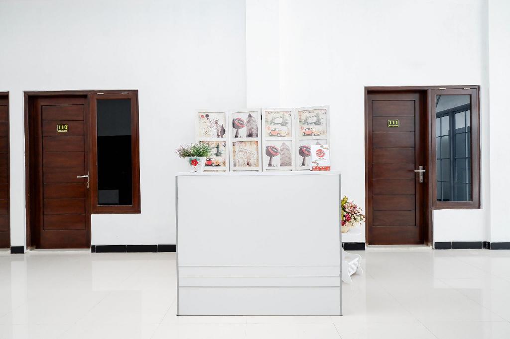 Суракарта: OYO 1611 Four D'home