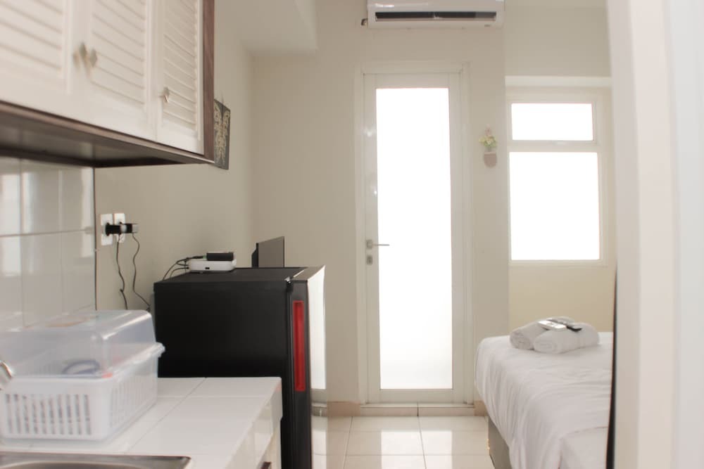 Бекаси: Cozy And Modern Studio Apartment At Springlake Summarecon Bekasi