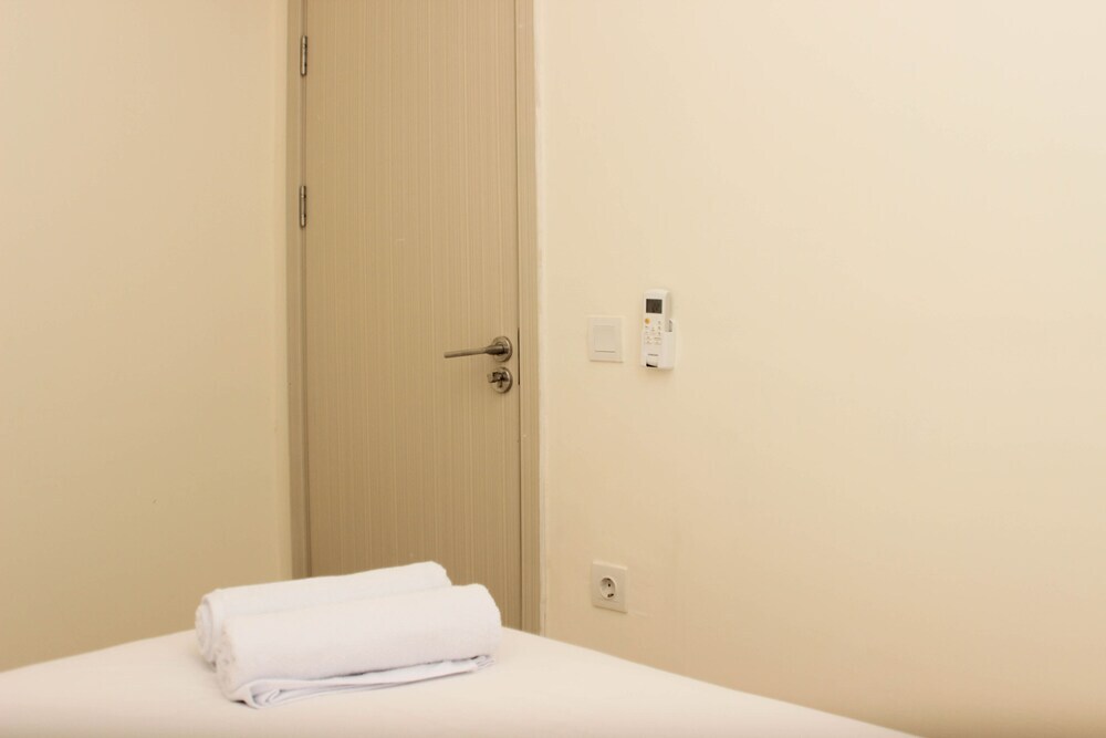 Сибату: Comfy And Tidy 2Br At Meikarta Apartment