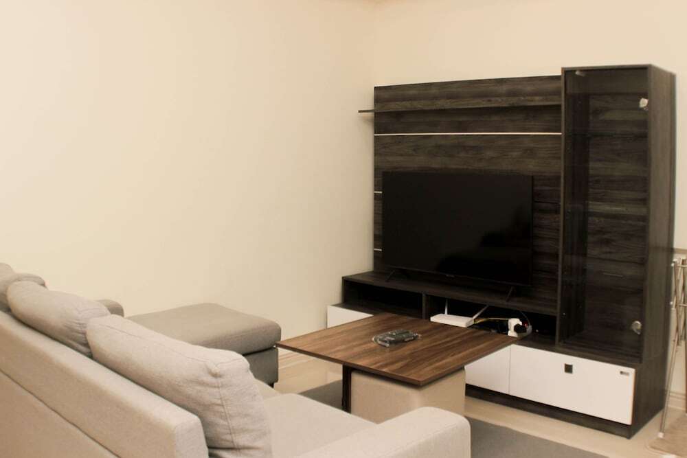 Сибату: Comfy And Tidy 2Br At Meikarta Apartment
