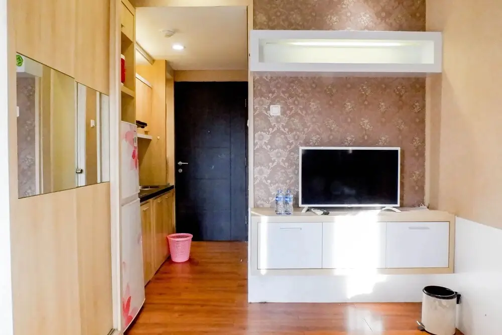 Сурабая: Calm And Relaxing Studio At Puri Mas Apartment