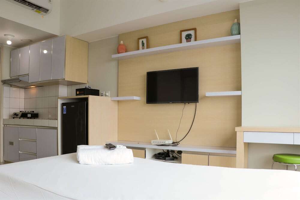 Бекаси: Cozy Living And Tidy Studio At Springlake Summarecon Apartment Bekasi