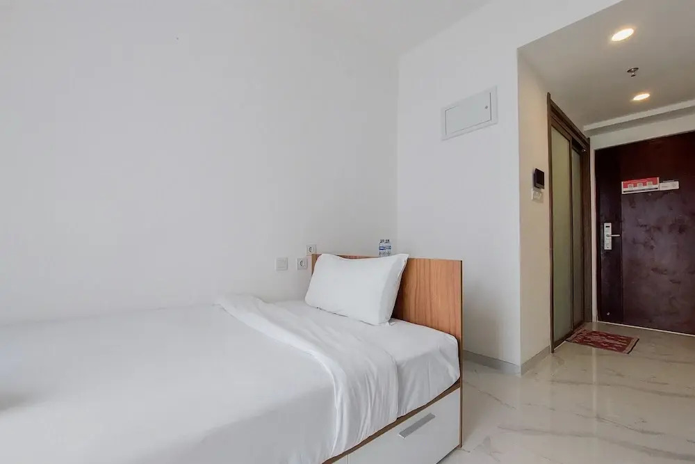 Legok: Modern And Comfort Studio Apartment At Sky House Bsd