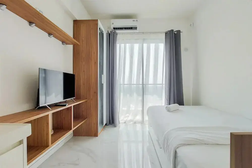 Legok: Modern And Comfort Studio Apartment At Sky House Bsd