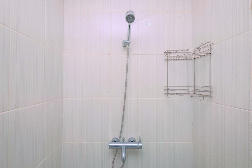 Джакарта: Minimalist And Comfy Studio At Tamansari Semanggi Apartment