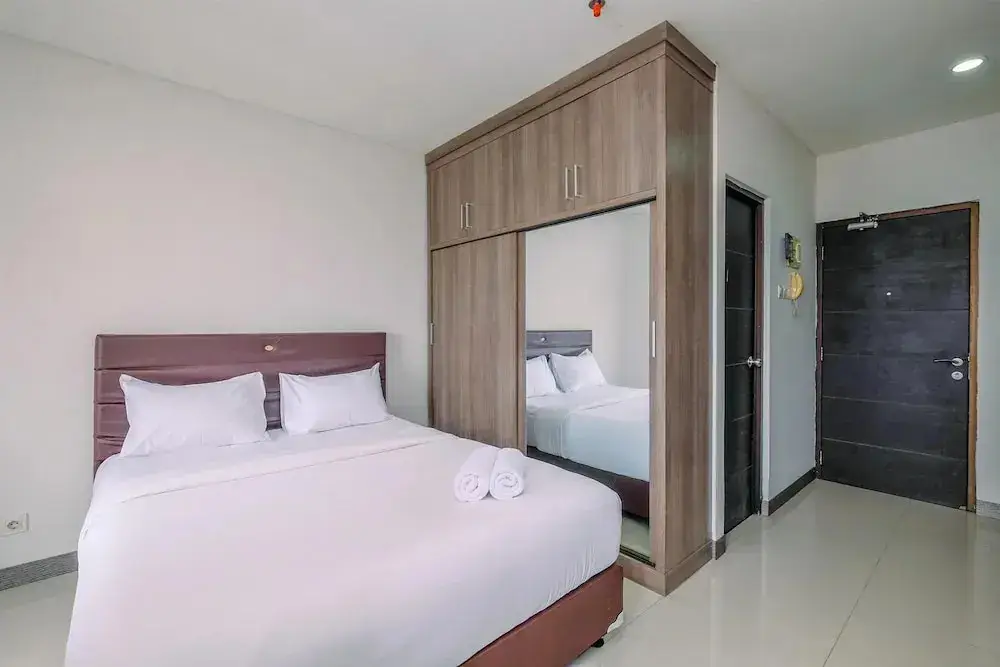 Minimalist And Comfy Studio At Tamansari Semanggi Apartment — фото 1