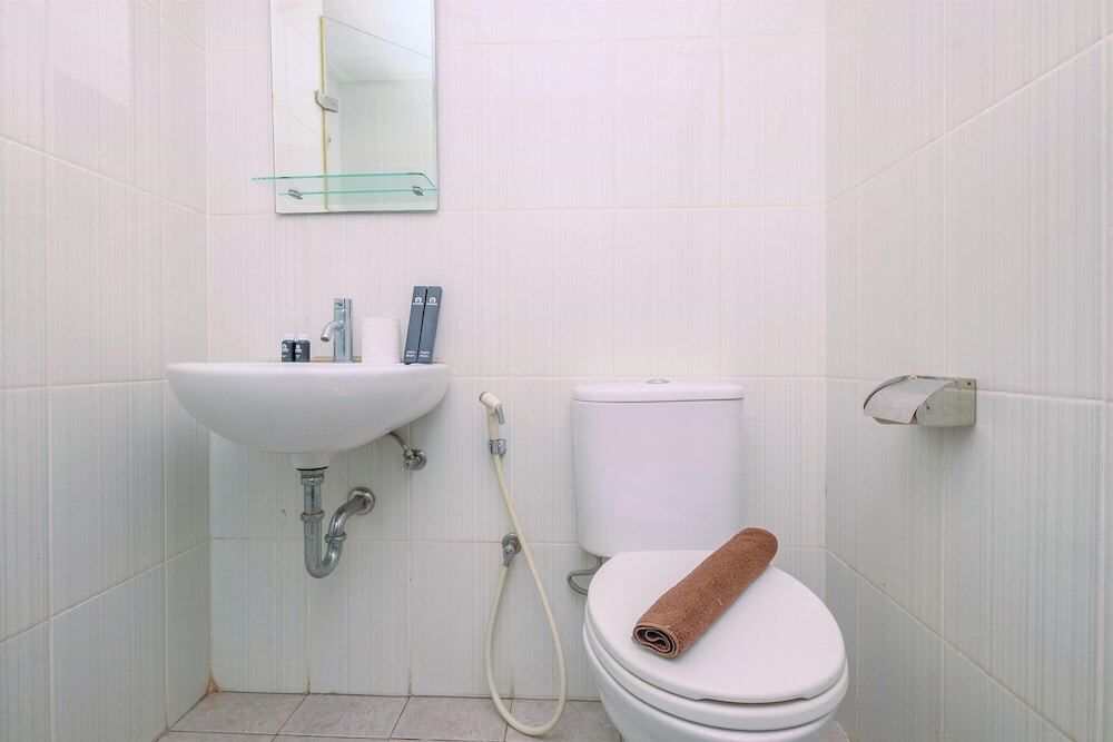 Джакарта: Minimalist And Comfy Studio At Tamansari Semanggi Apartment