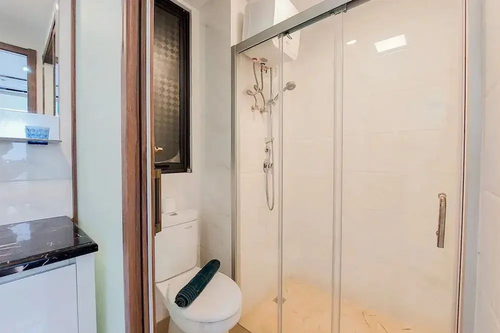 Legok: Restful And Comfy 2Br At Sky House Bsd Apartment By Tarvelio