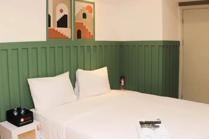 Сибату: Minimalist Design Studio At Meikarta Apartment