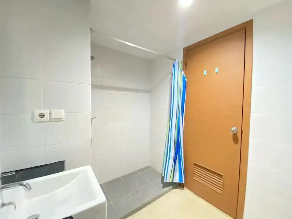 Бандунг: Homey Furnished Studio At Beverly Dago Apartment