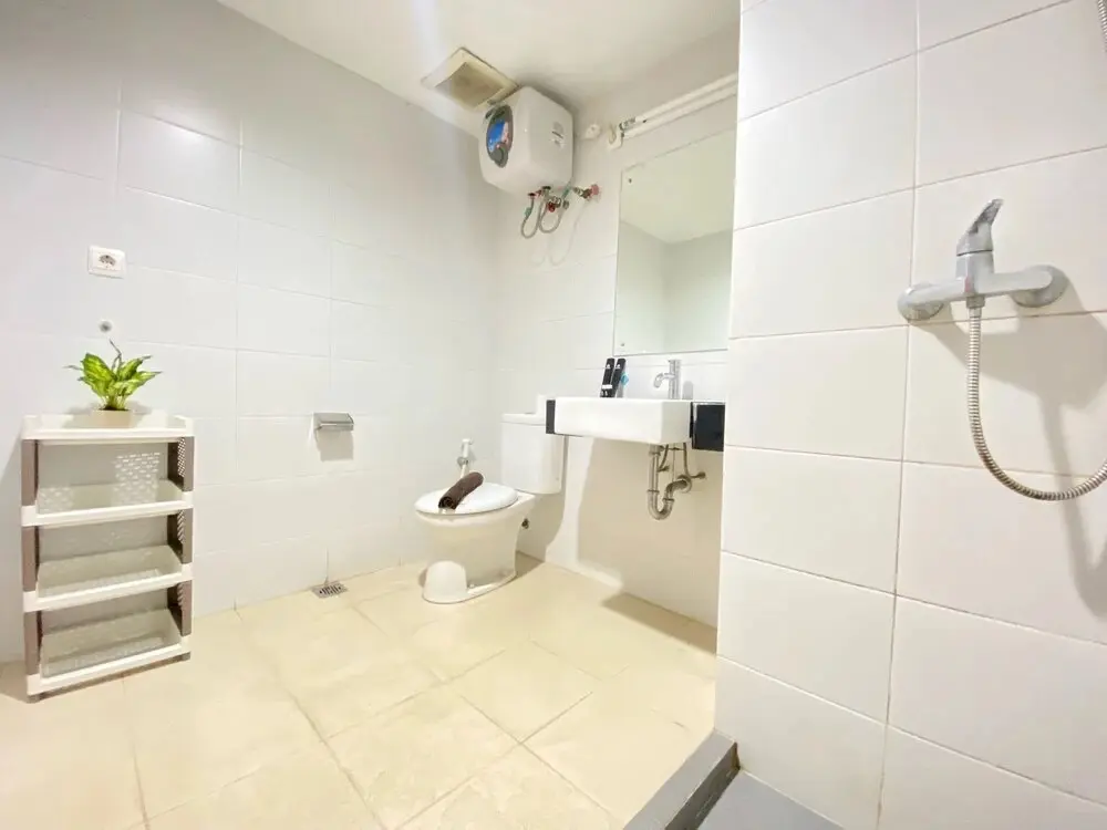Бандунг: Homey Furnished Studio At Beverly Dago Apartment