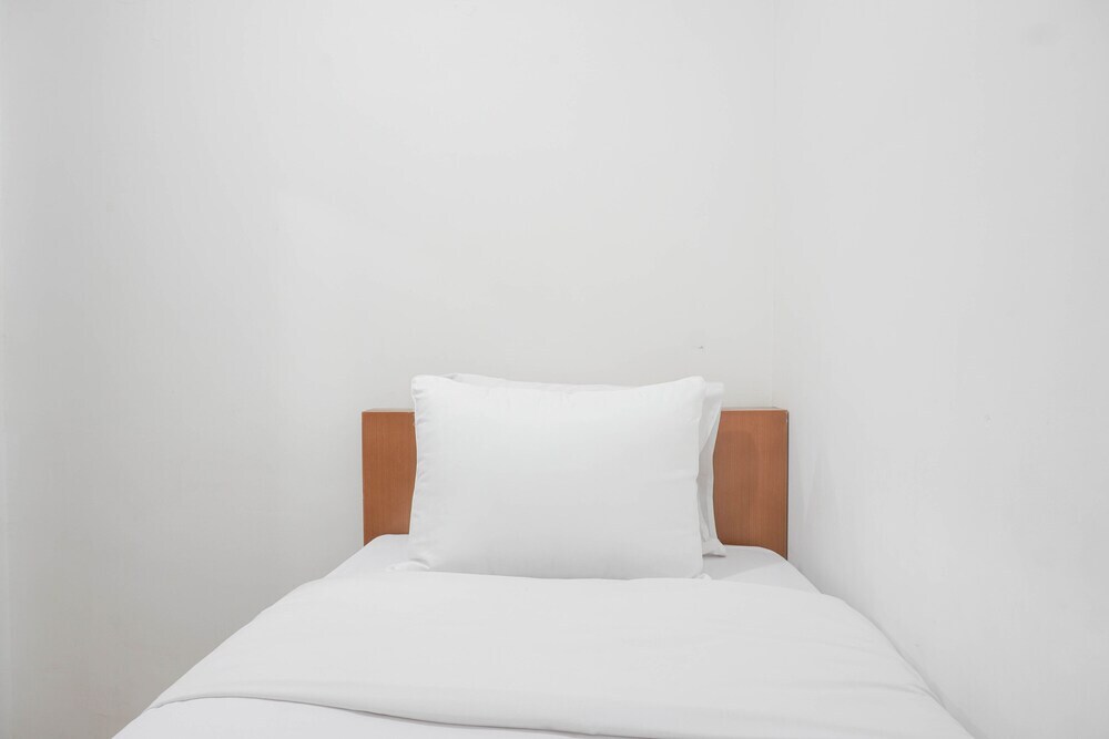 Джакарта: Great Location And Comfy 2Br At Bassura City Apartment