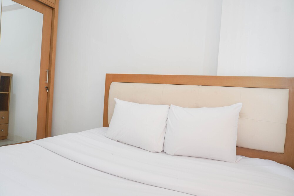 Джакарта: Great Location And Comfy 2Br At Bassura City Apartment