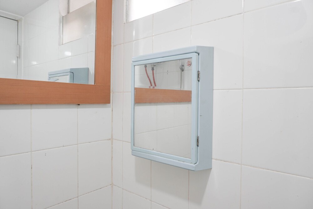 Джакарта: Great Location And Comfy 2Br At Bassura City Apartment