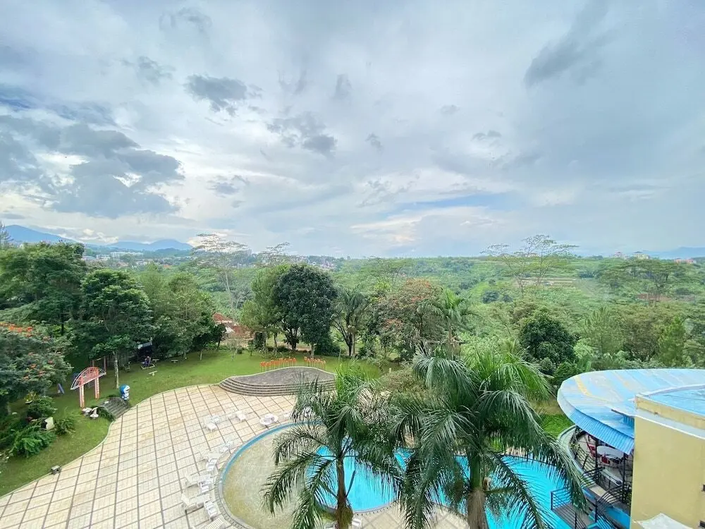 Сименьян: Bohemian Spacious 2Br Apartment At Marbella Suites Dago Pakar Bandung