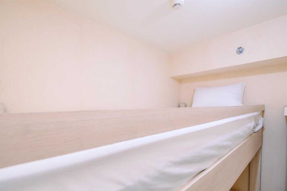 Джакарта: Furnished And Strategic 2Br Apartment For 4 Pax Green Pramuka