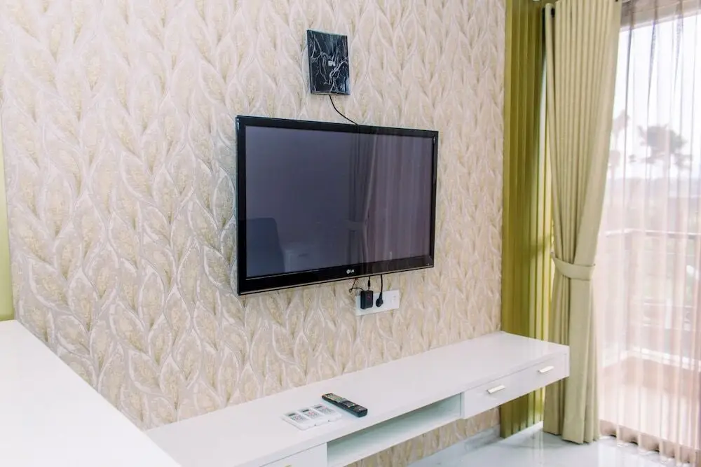 Legok: Minimalist And Warm 2Br At Sky House Bsd Apartment
