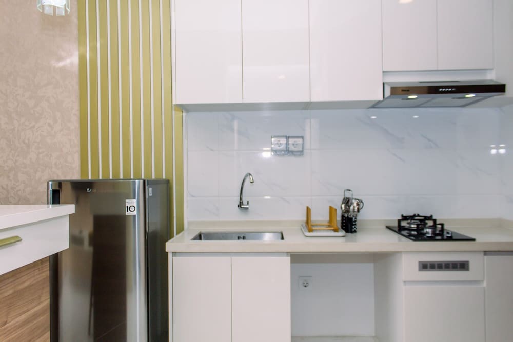 Legok: Minimalist And Warm 2Br At Sky House Bsd Apartment
