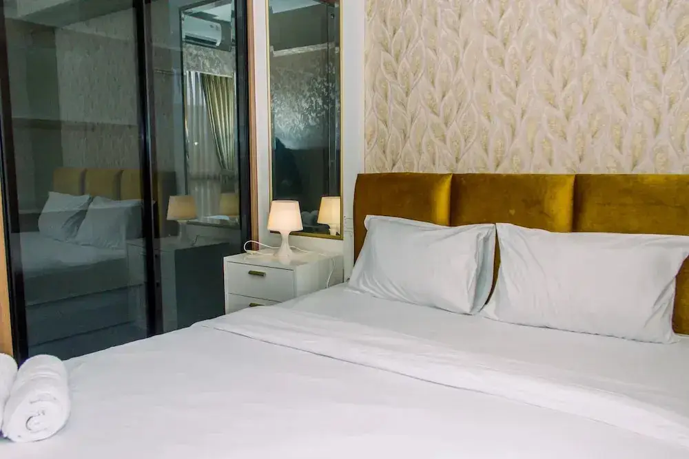 Legok: Minimalist And Warm 2Br At Sky House Bsd Apartment